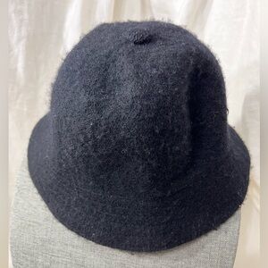 NWOT..BUCKET HAT 100% WOOL UNISEX MADE UP LIKE A KANGO STYLE. ONE SIZE FIT ALL.